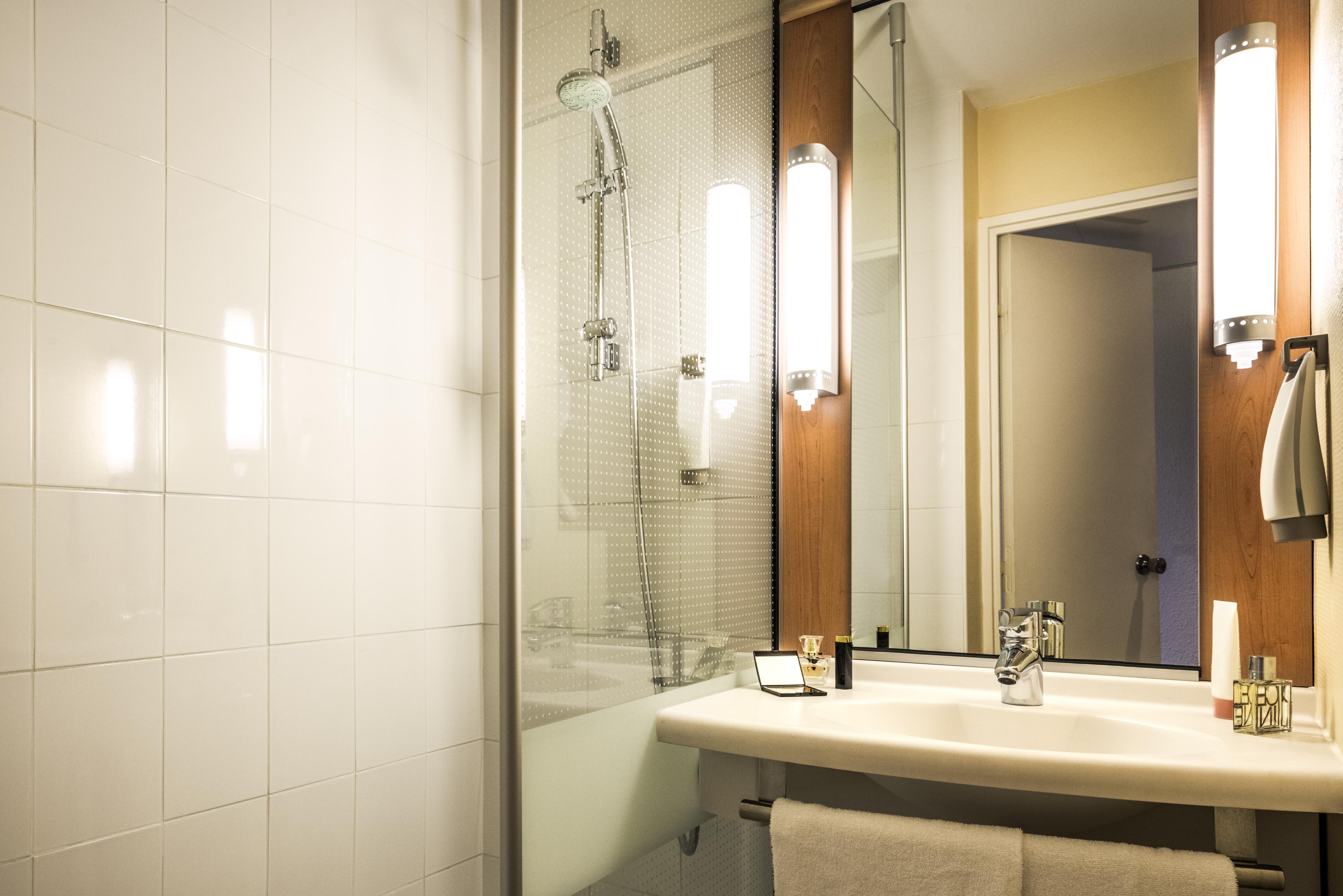 Ibis Paris Montmartre Sacre-Coeur Hotel Bagian luar foto