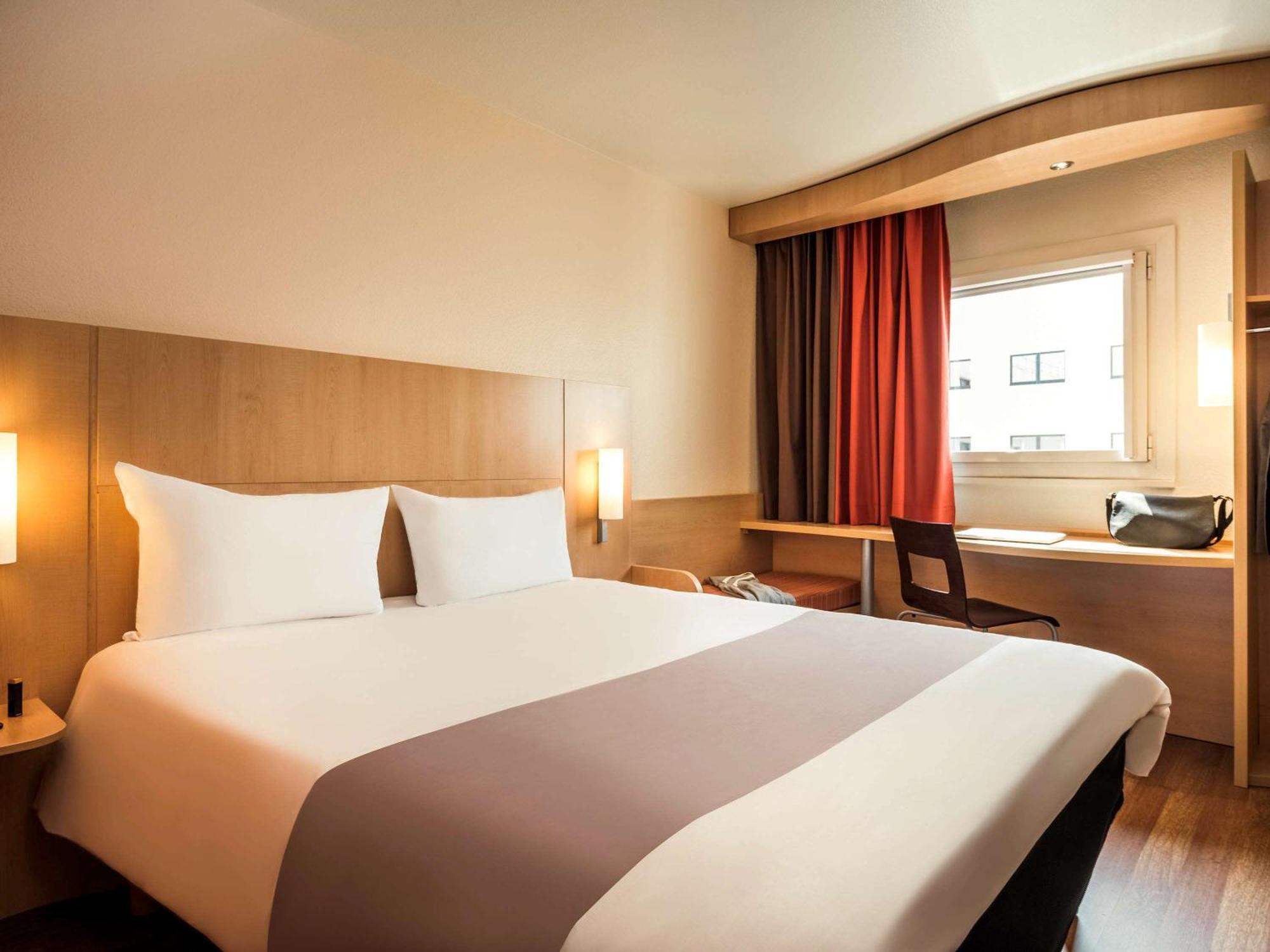 Ibis Paris Montmartre Sacre-Coeur Hotel Bagian luar foto