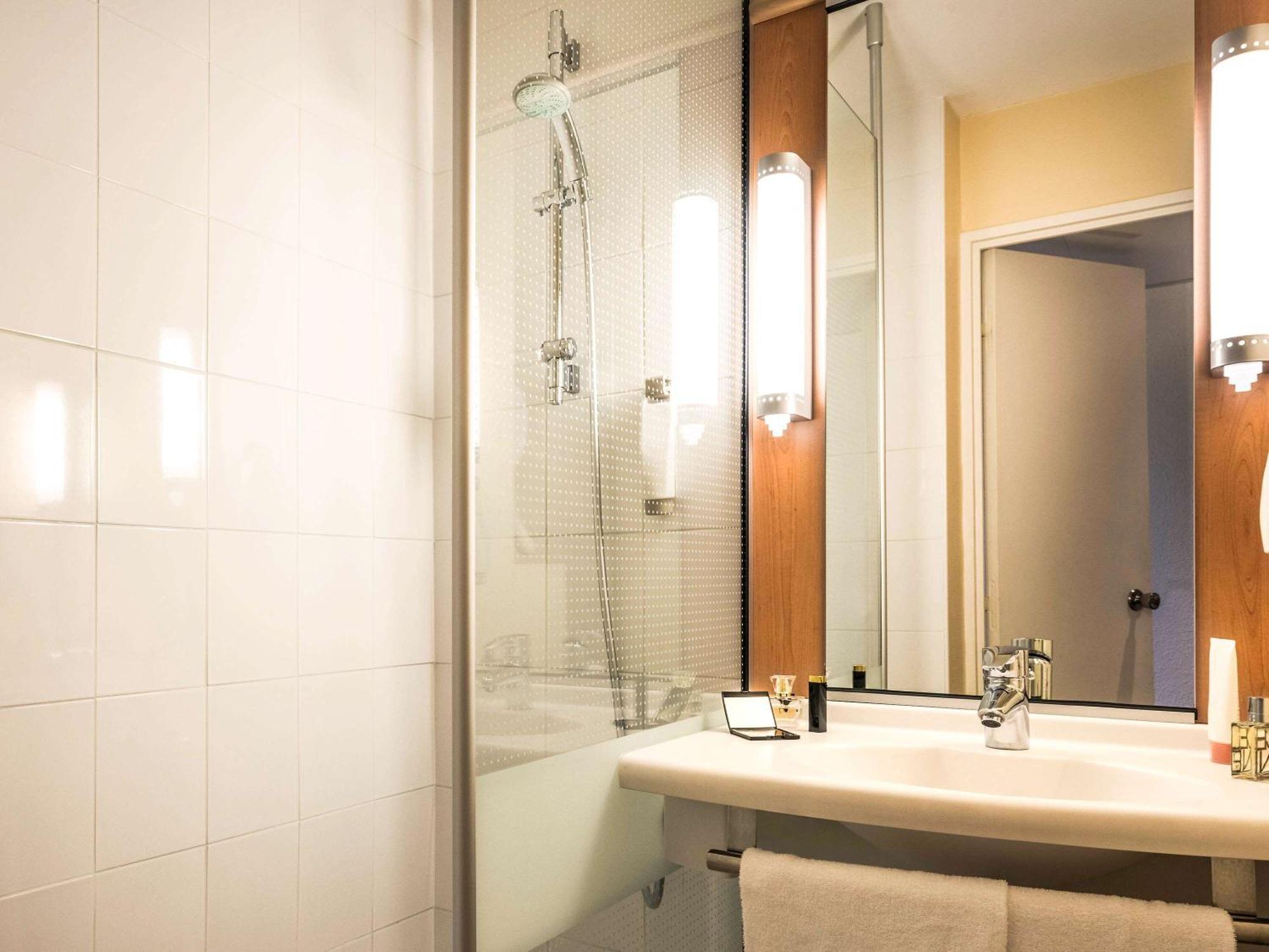 Ibis Paris Montmartre Sacre-Coeur Hotel Bagian luar foto