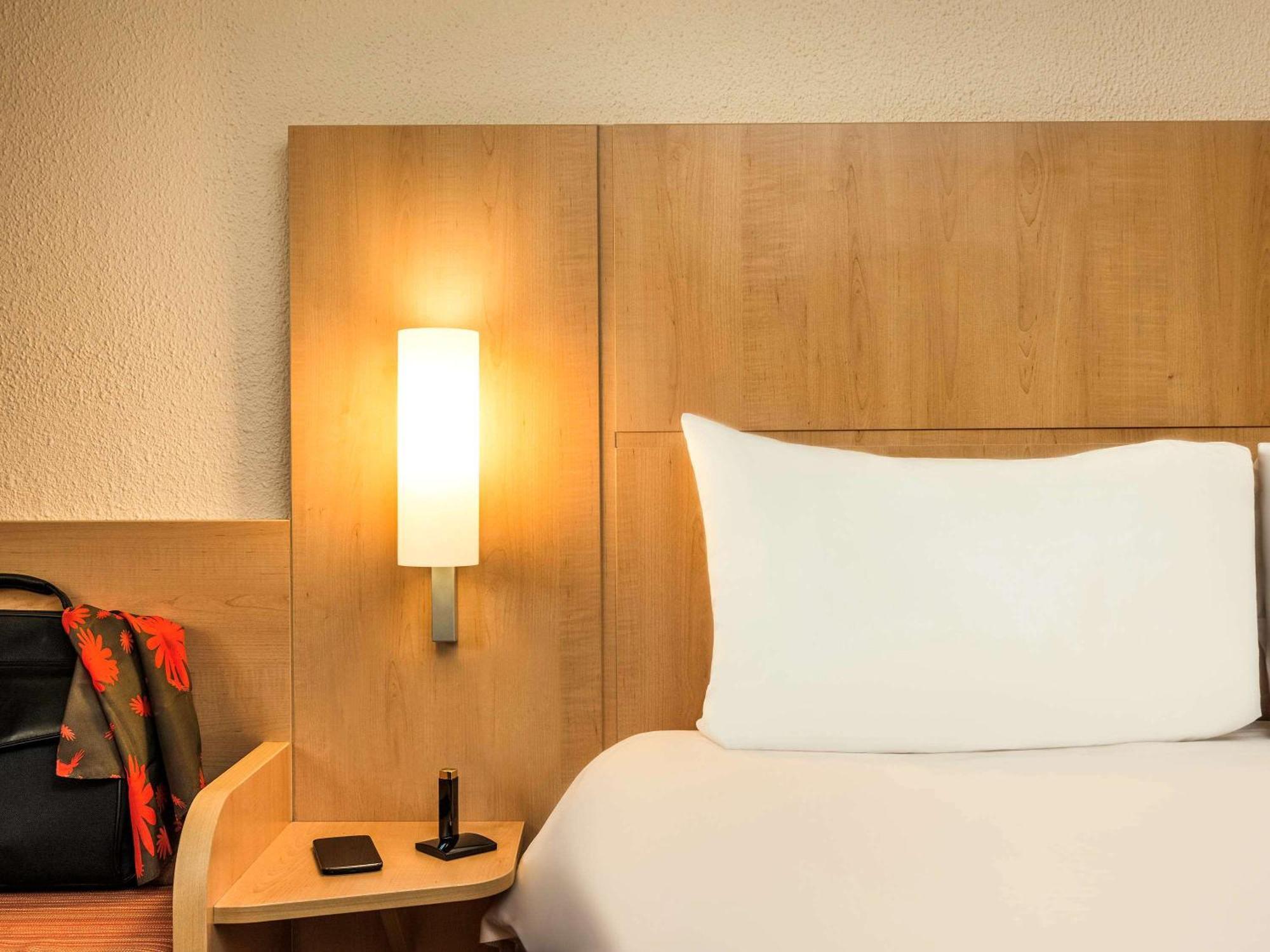 Ibis Paris Montmartre Sacre-Coeur Hotel Bagian luar foto