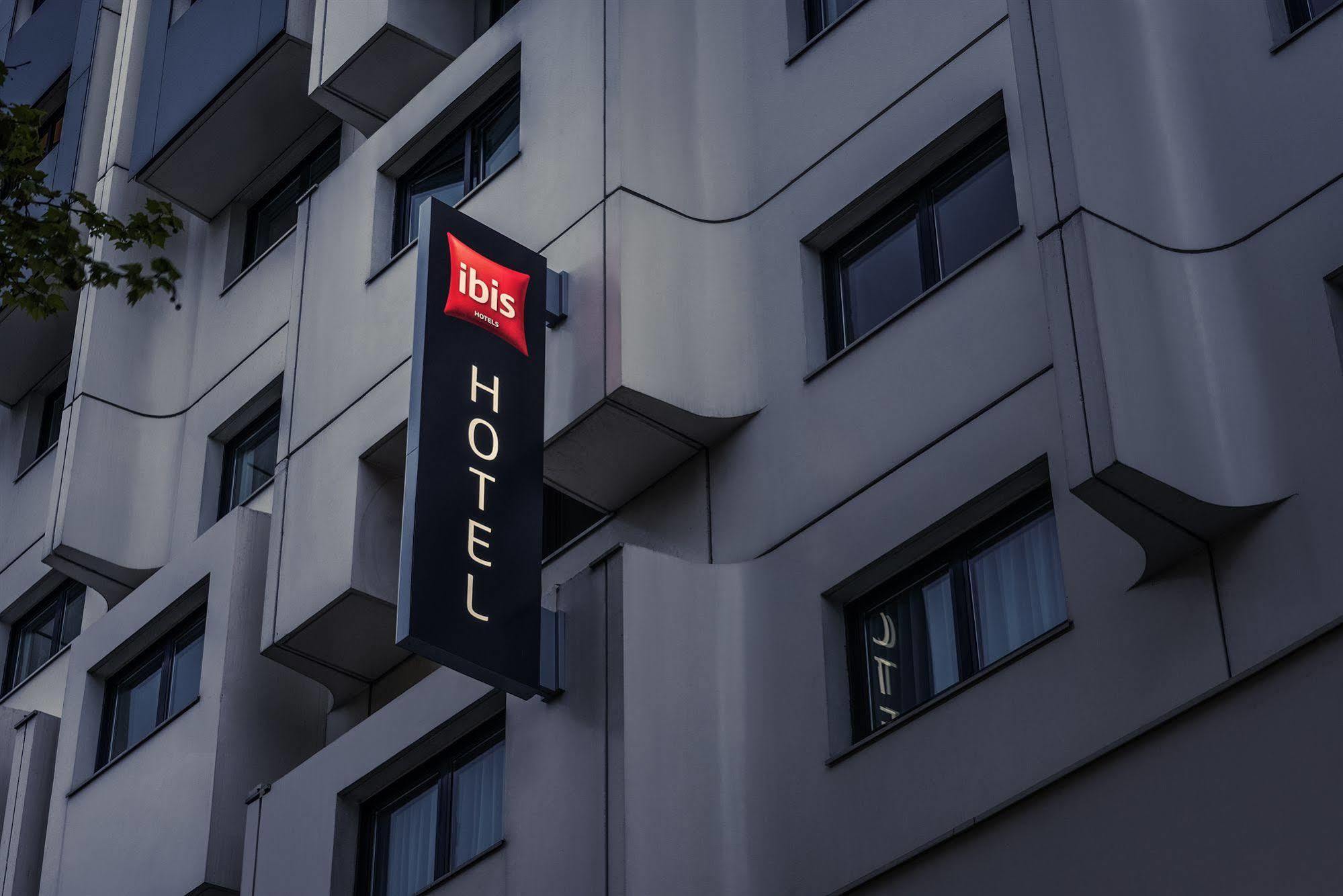 Ibis Paris Montmartre Sacre-Coeur Hotel Bagian luar foto