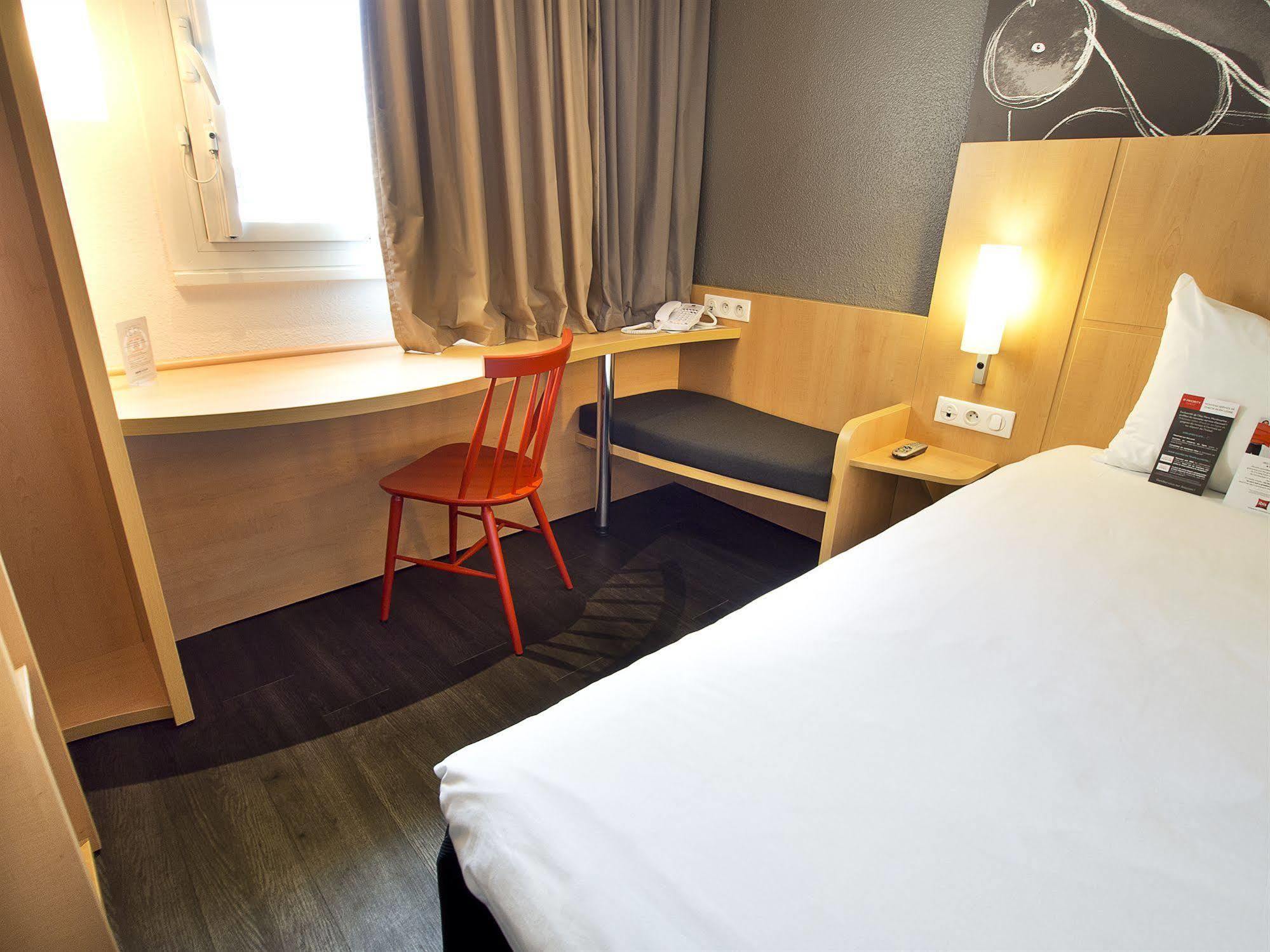 Ibis Paris Montmartre Sacre-Coeur Hotel Bagian luar foto